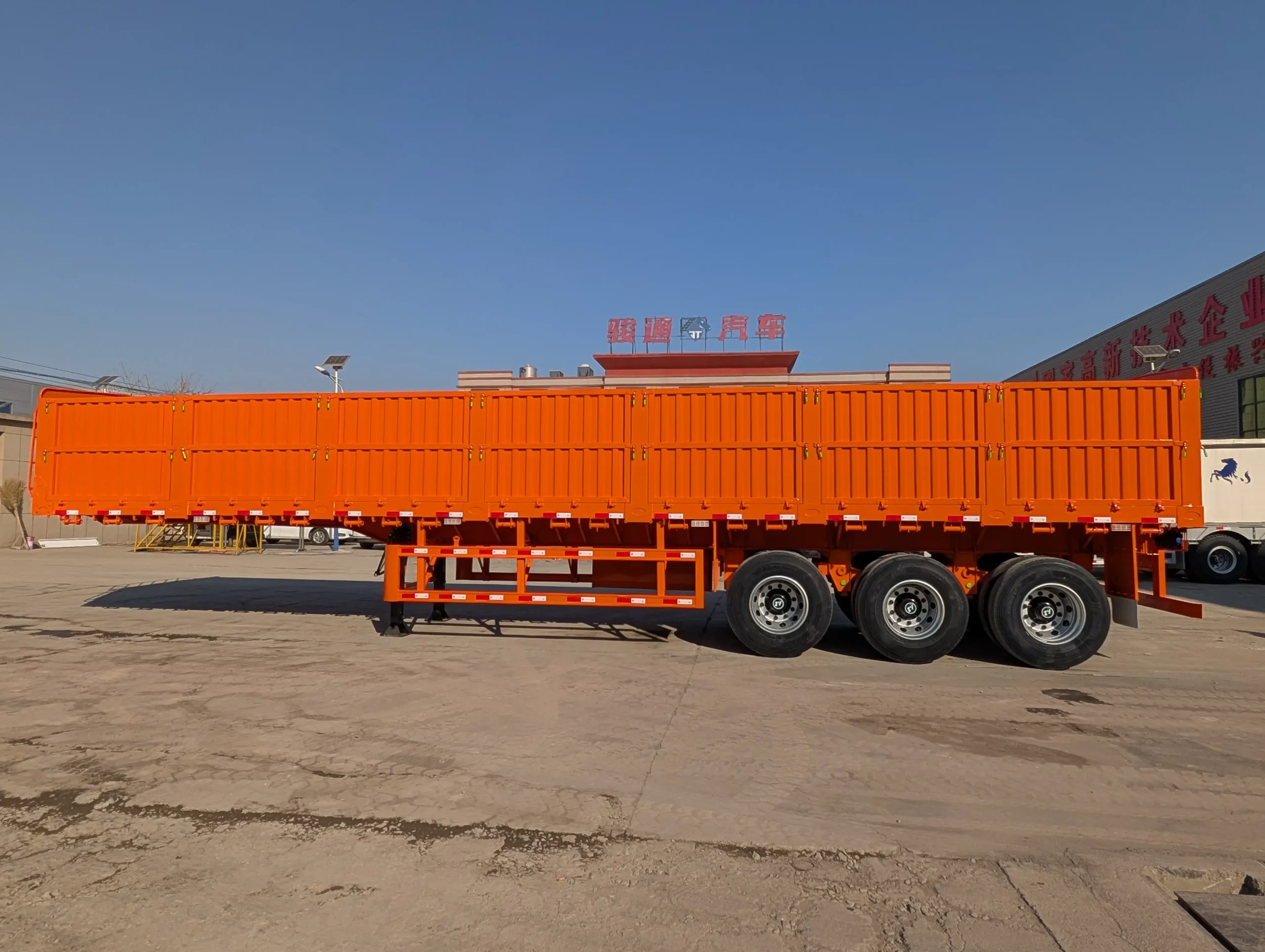Leaf spring suspension on cargo fence semi trailer