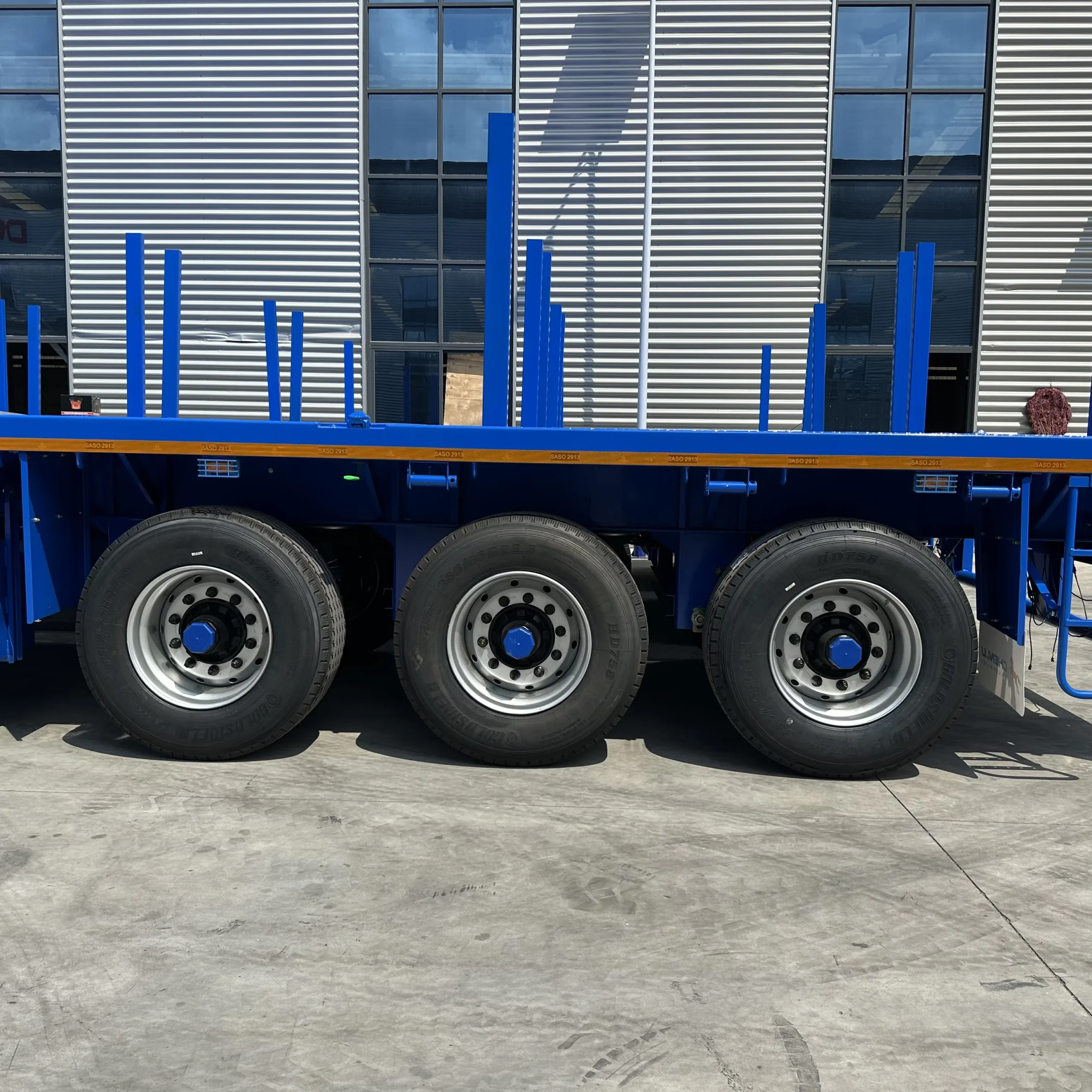 Three-axle group beneath the flatbed trailer deck