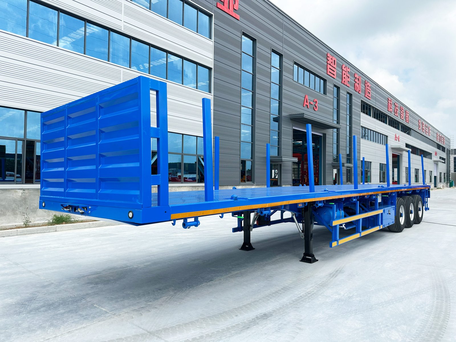 12.5m 3 axle flatbed semi trailer with stakes for Saudi Arabia