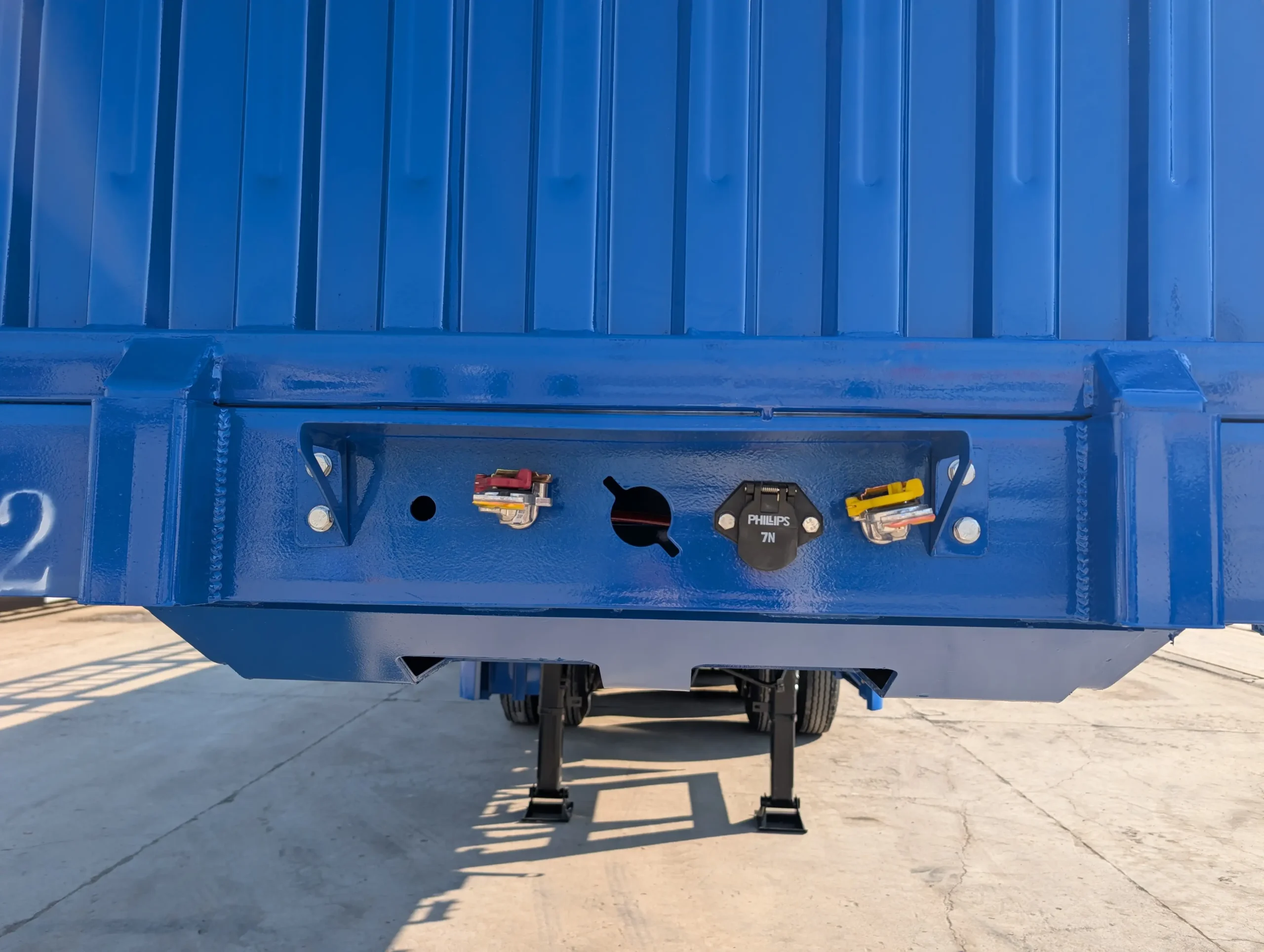 Side-panel locking details on cargo semi trailer