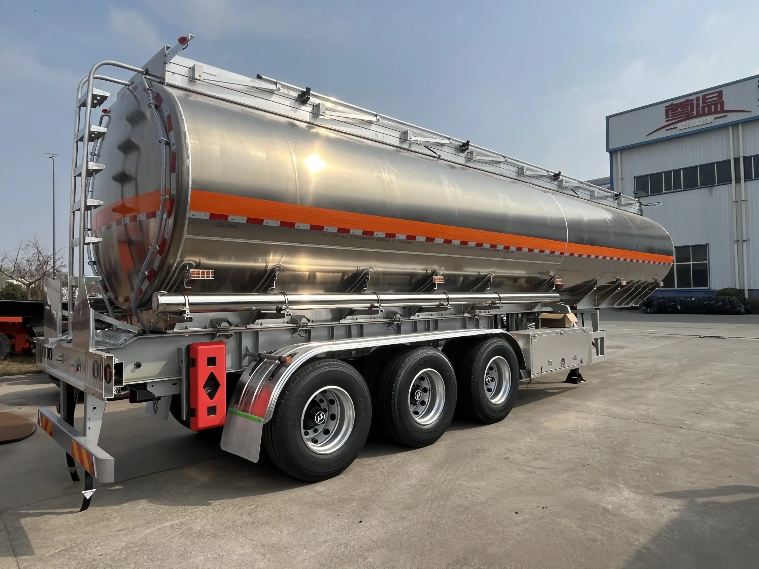 Aluminum fuel tanker rear equipment cabinet
