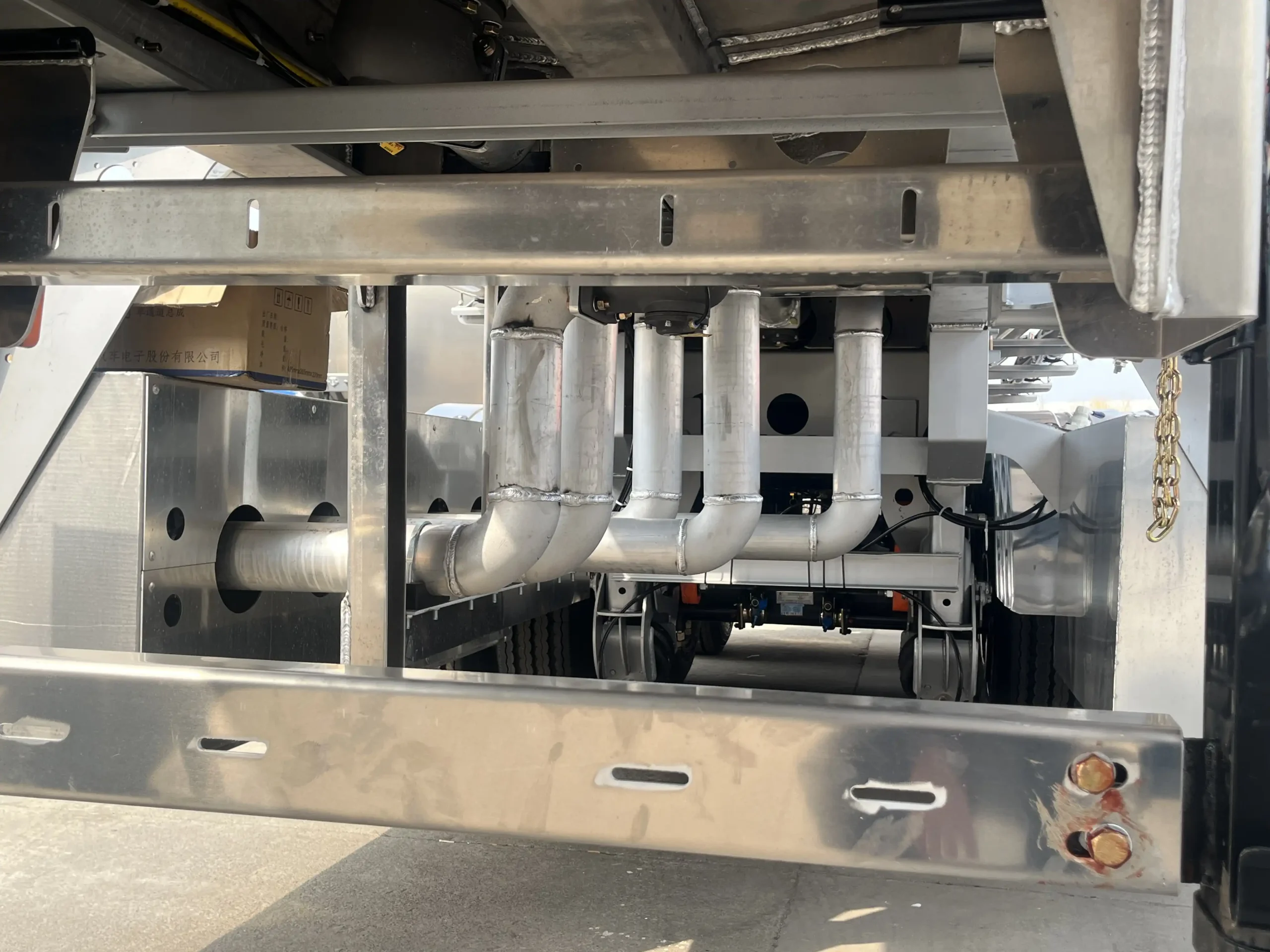 Visible branch pipes and pipework beneath a CHENLU aluminium fuel tanker semi-trailer