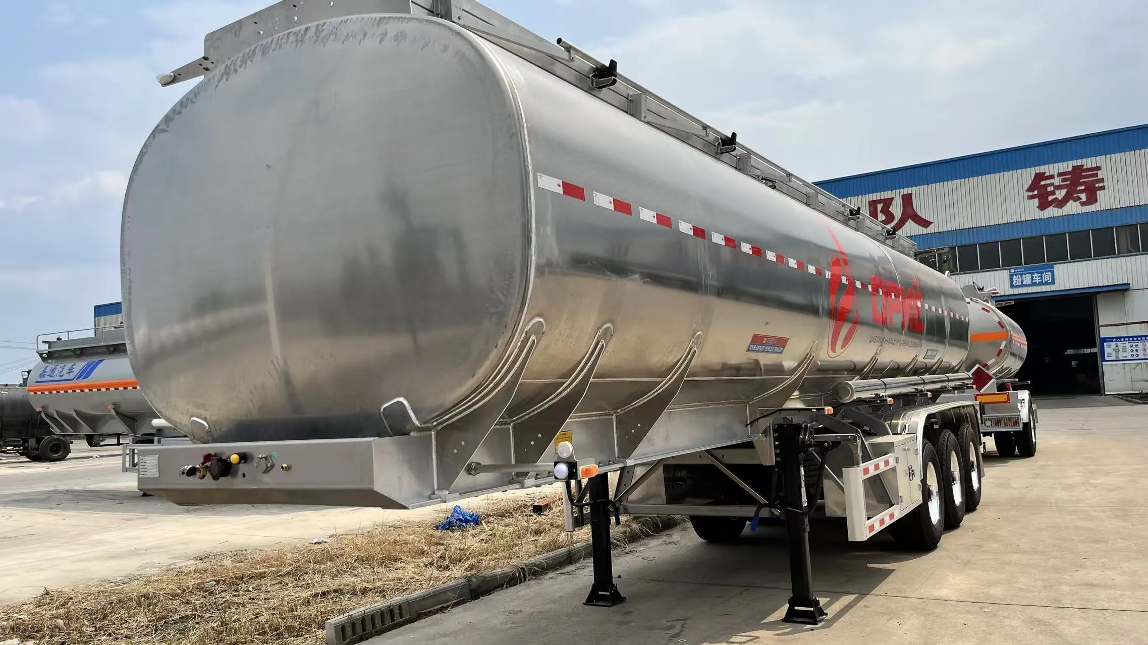 Aluminum fuel tanker underbody layout