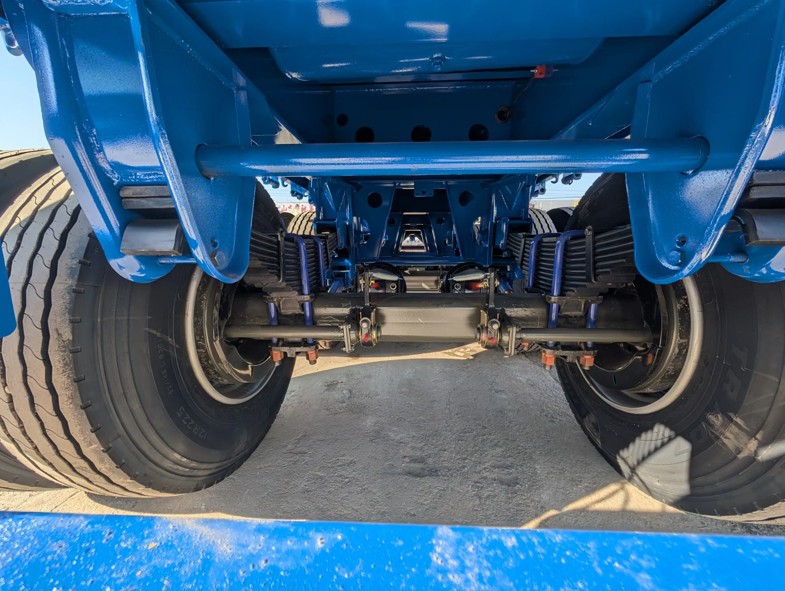 Suspension arrangement on 5 axle fence semi trailer