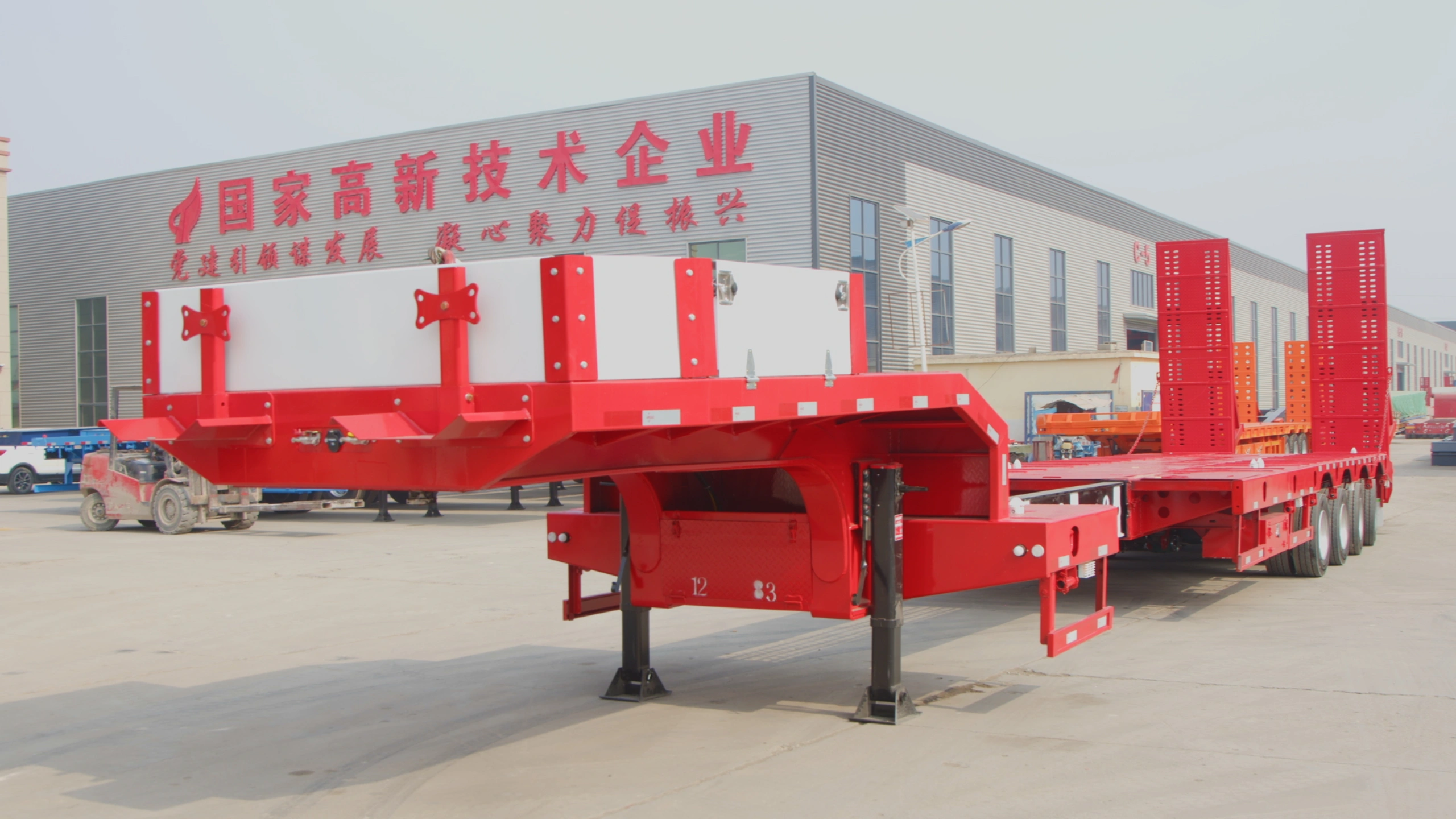 CHENLU extendable lowbed trailer with gooseneck for long and oversized cargo