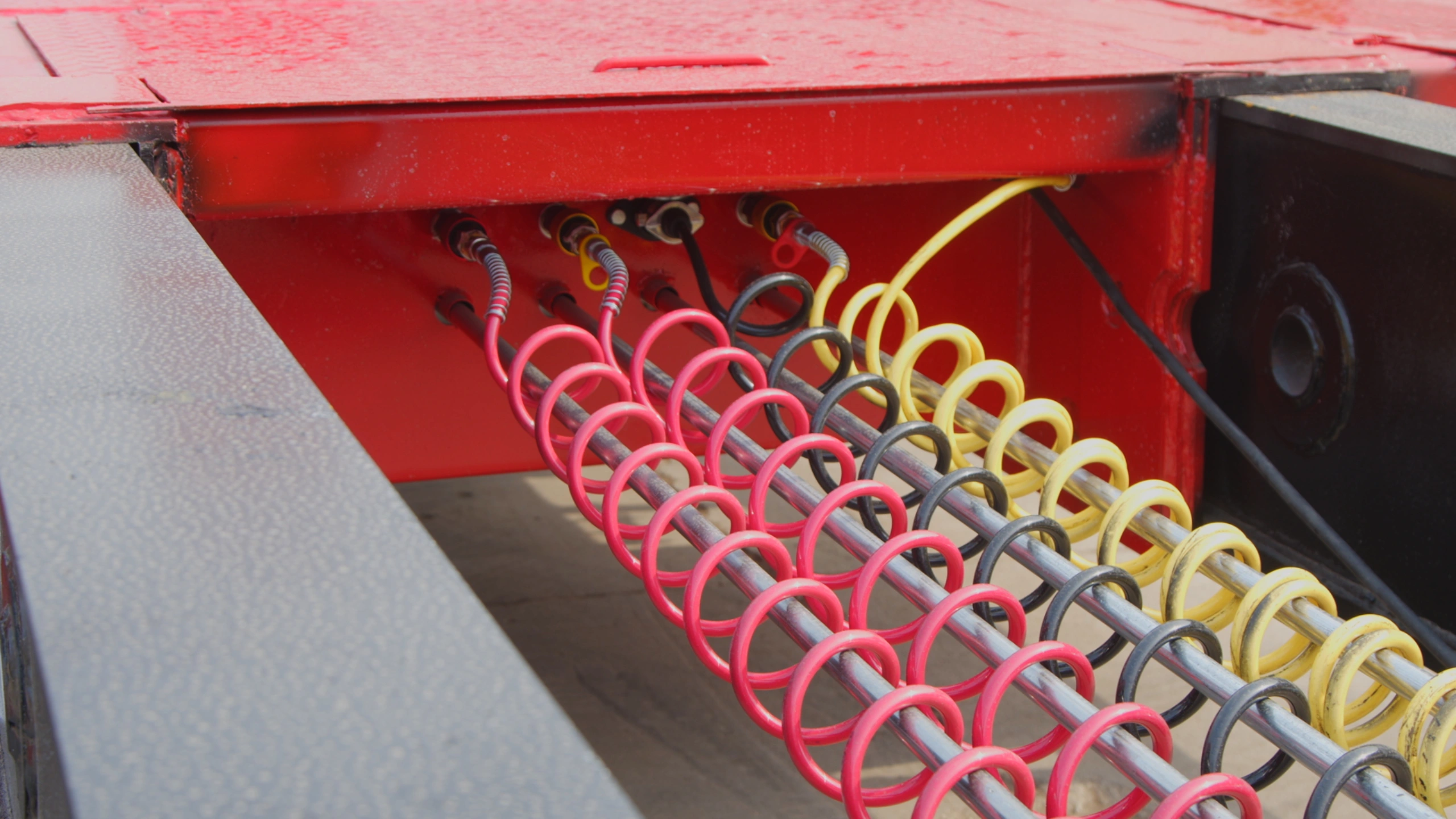 Coiled connection lines at the extendable gooseneck joint