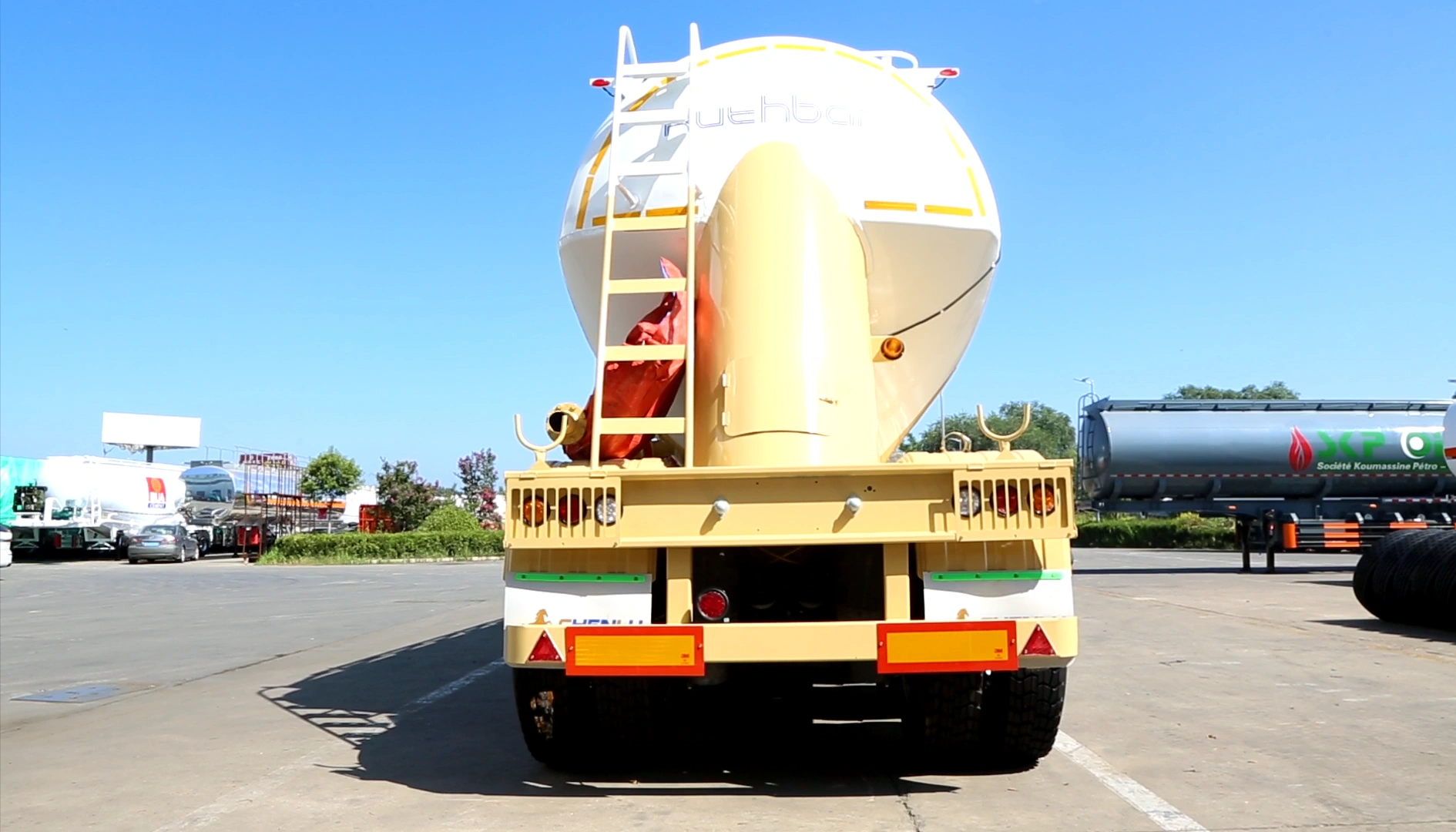 Four-axle powder tanker side view