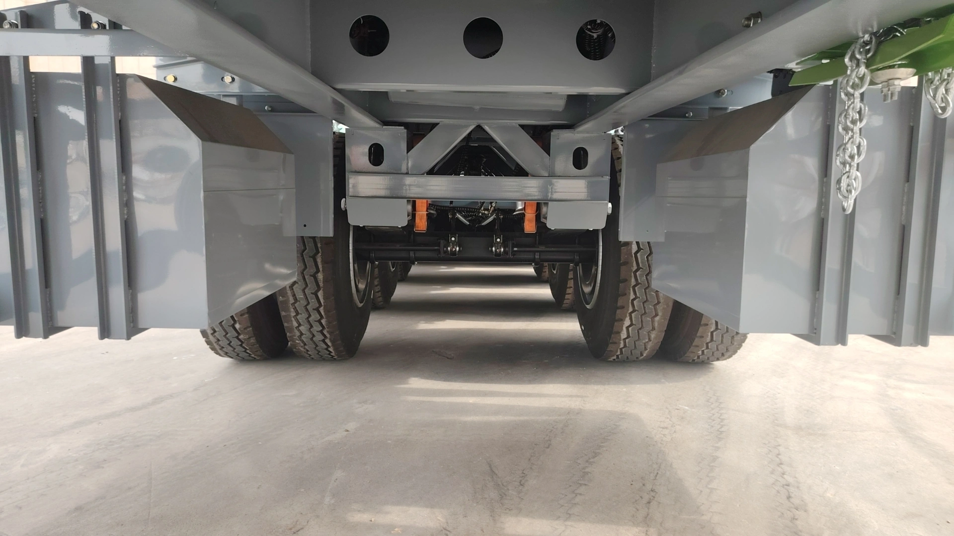Rear structure of 5 axle heavy-duty flatbed semi trailer