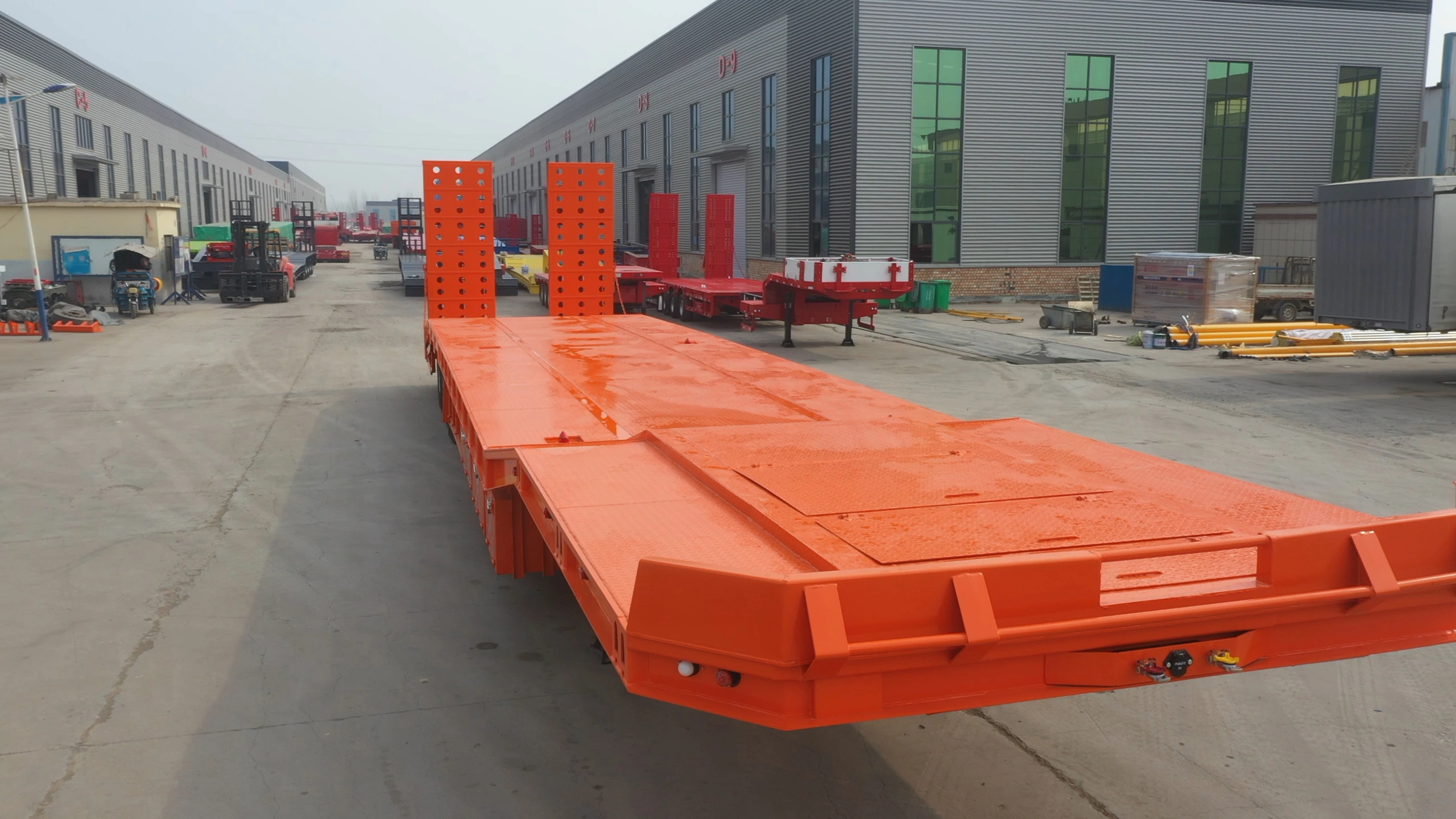Deck detail of the 13m lowbed semi trailer