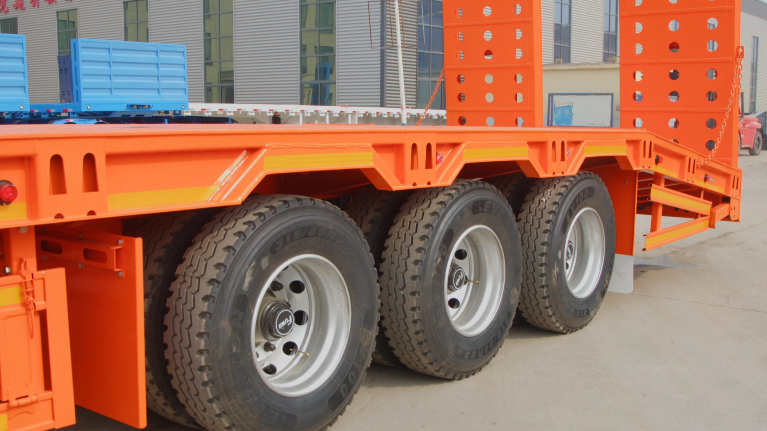 Tyre and wheel detail on the three-axle lowbed trailer