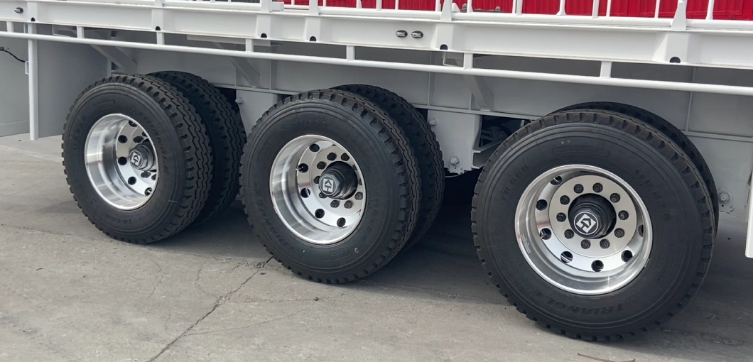Tri axle running gear and tyres