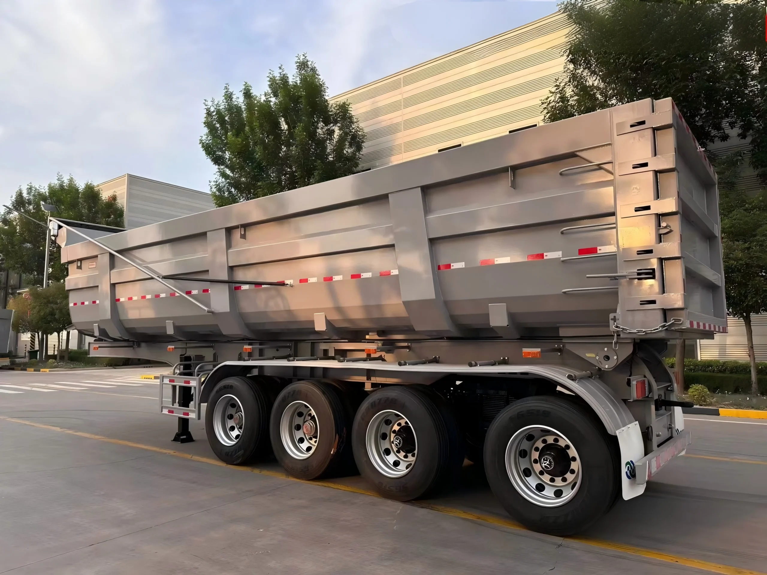 Four-axle layout of a CHENLU end dump semi trailer