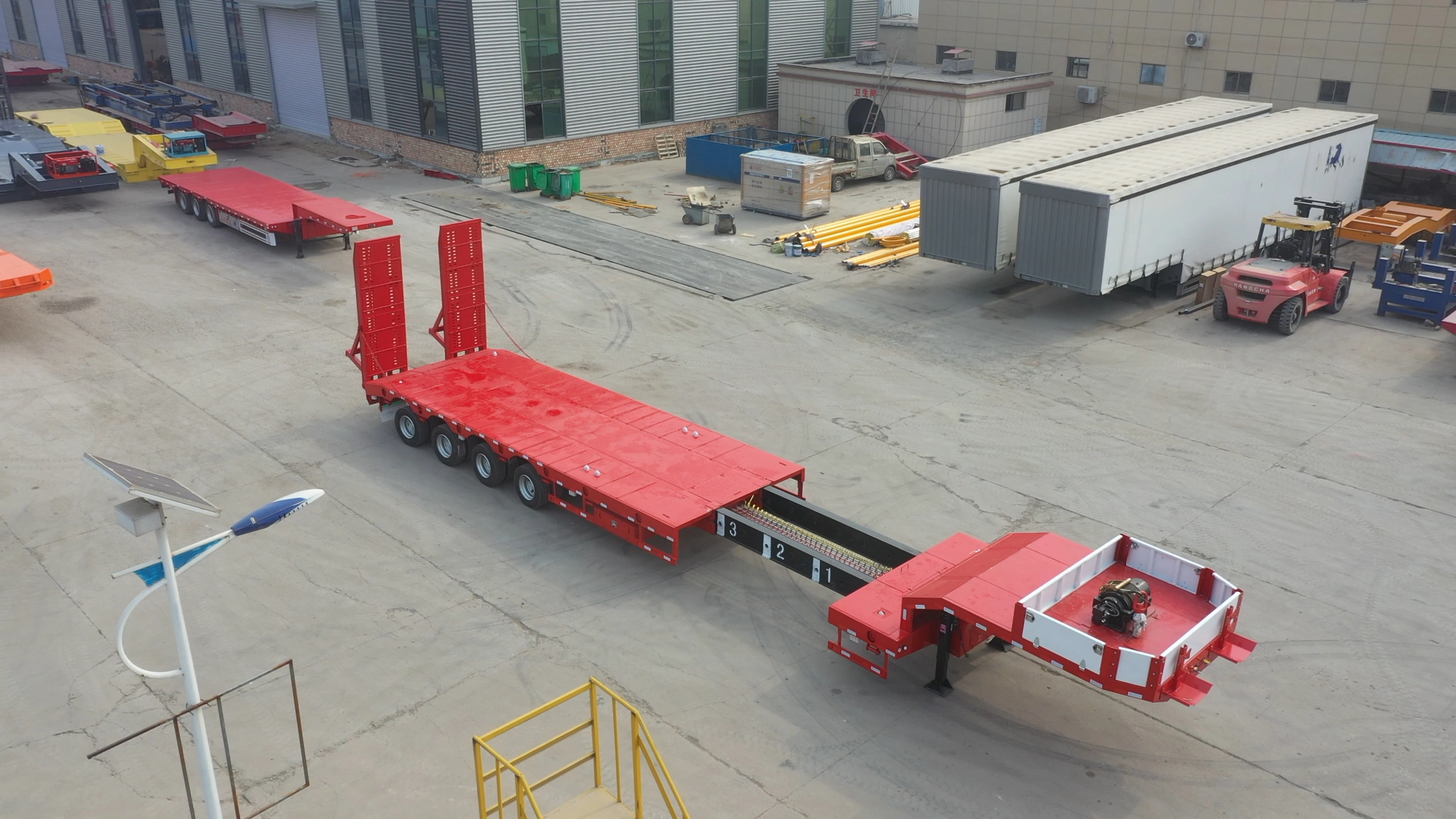 Side view of the four axle extendable gooseneck lowbed trailer