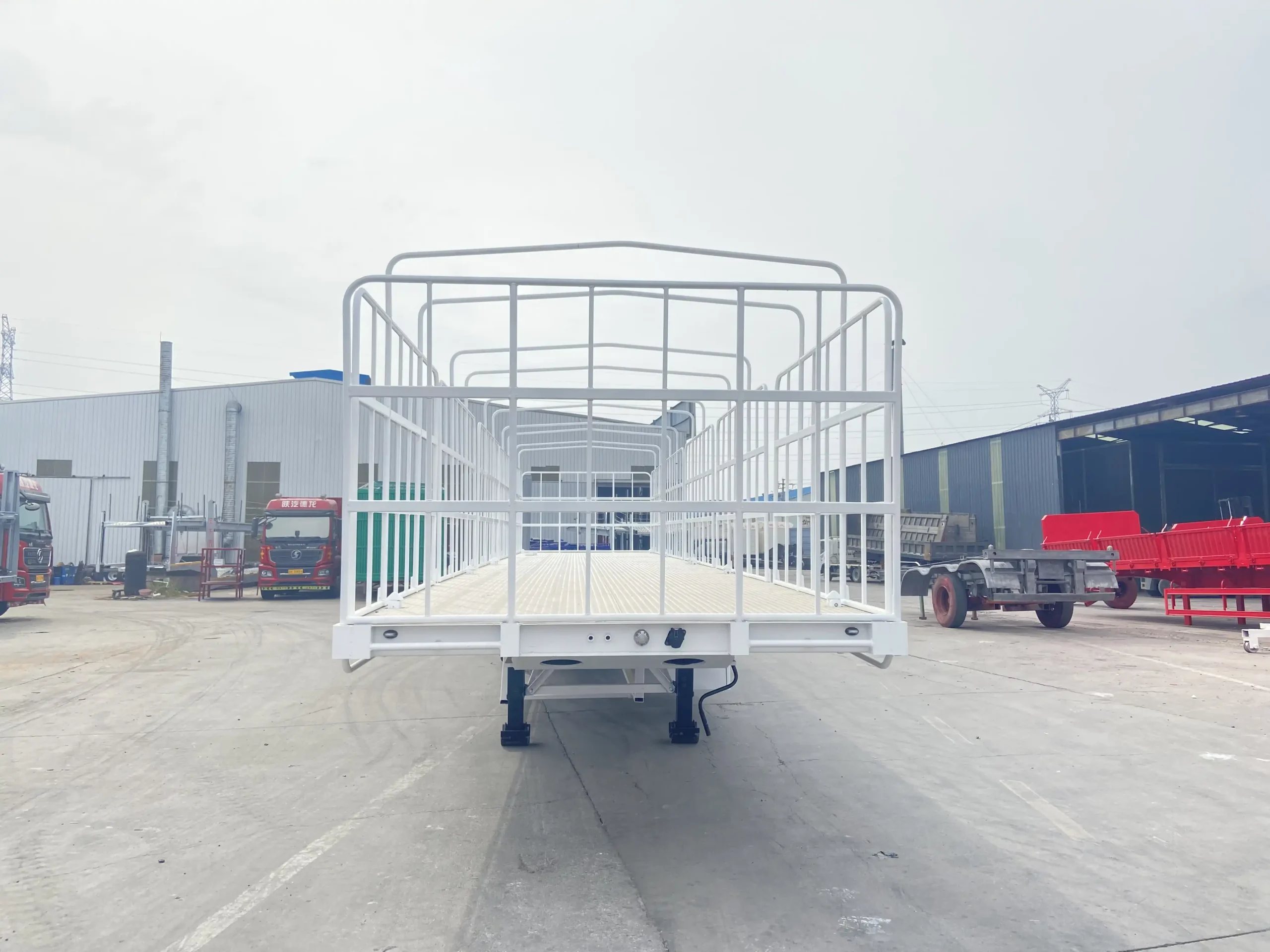 Front tubular gate of a flat top semi trailer