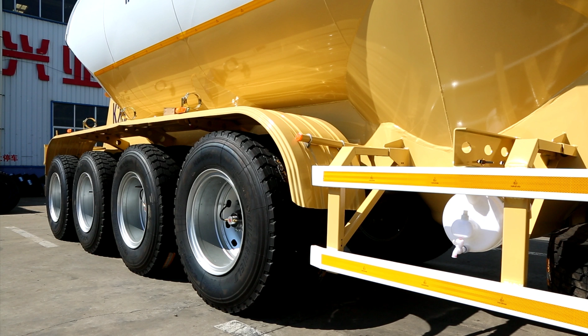 Powder tanker front frame detail
