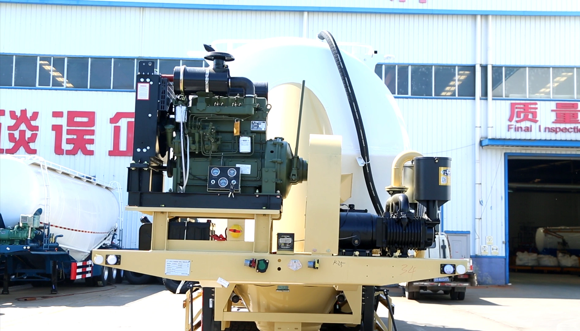 Power unit compressor and pneumatic equipment on a powder tanker trailer