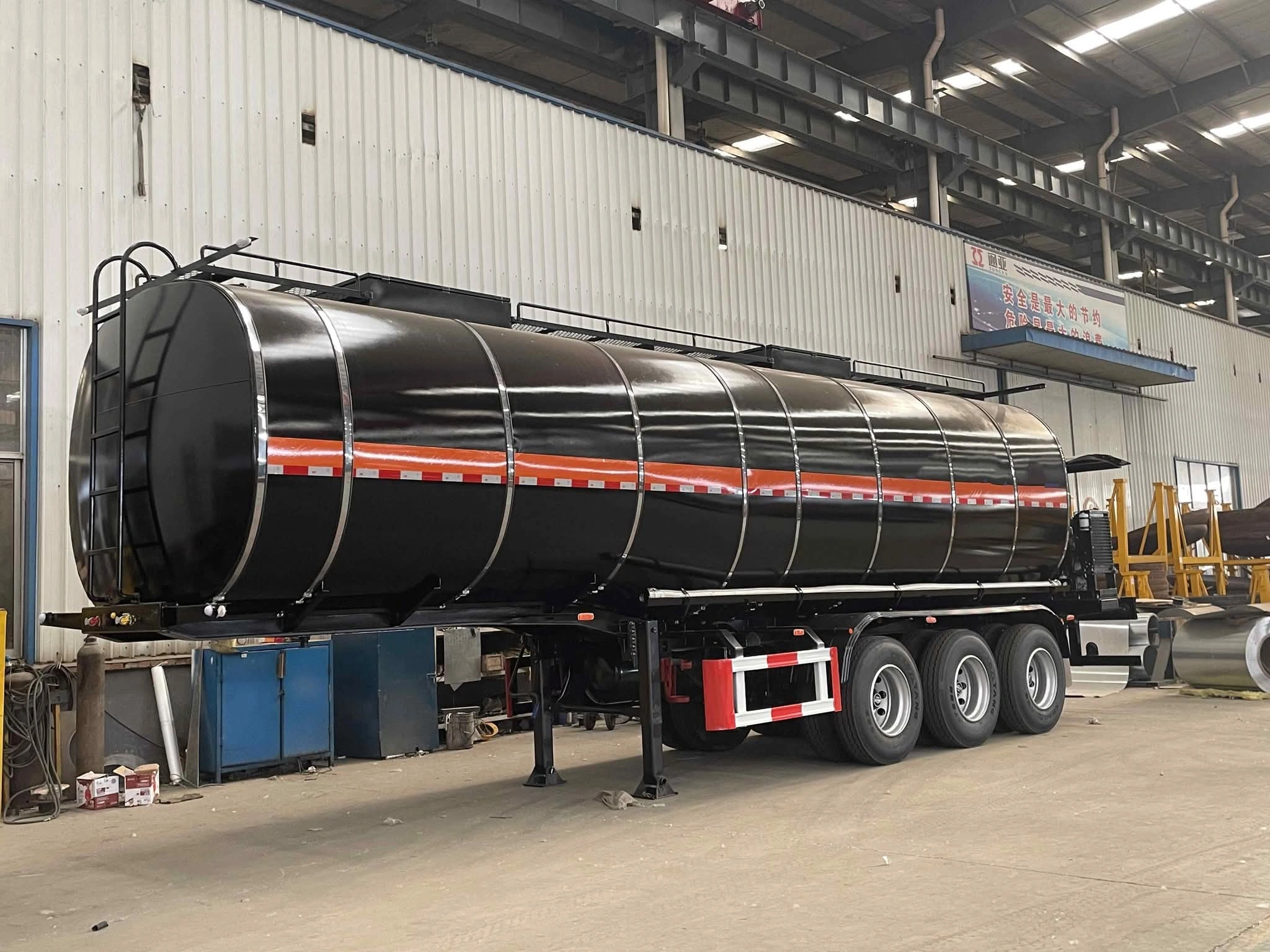 Side view of 40 cubic metre three-axle insulated bitumen tanker semi-trailer