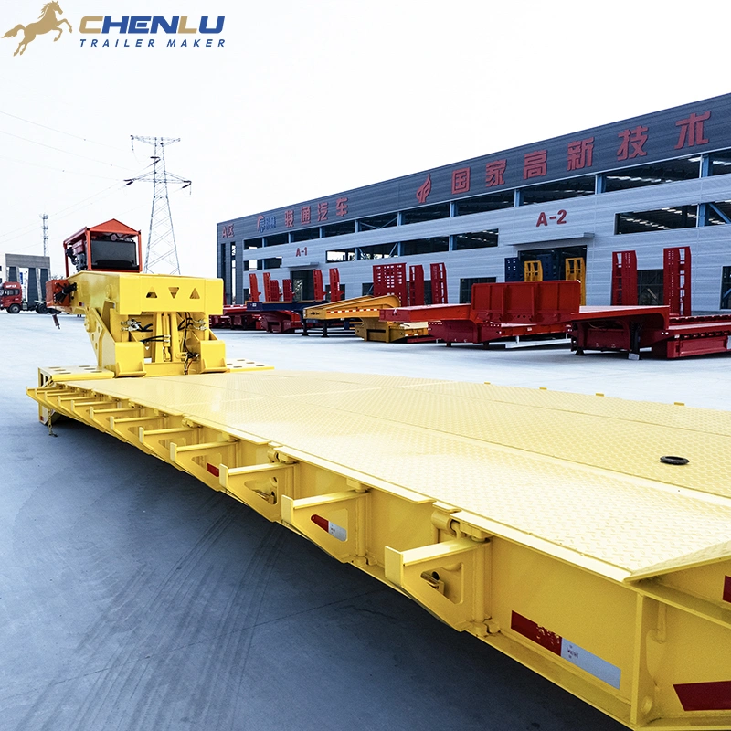 Low loading deck on the detachable gooseneck trailer