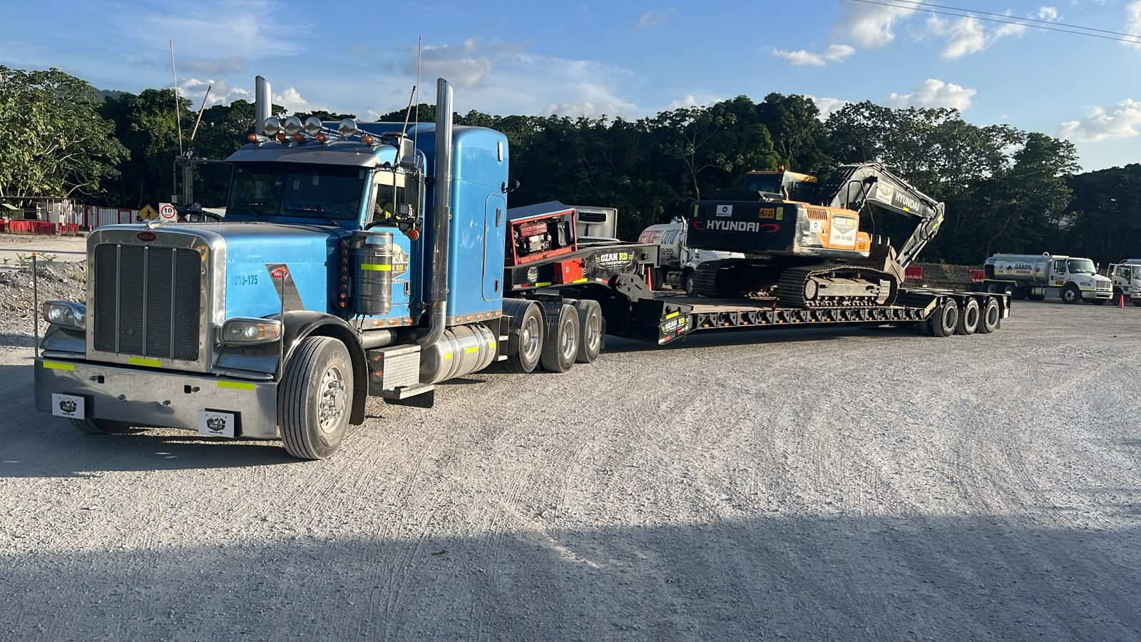 Three-axle trailer delivery photo