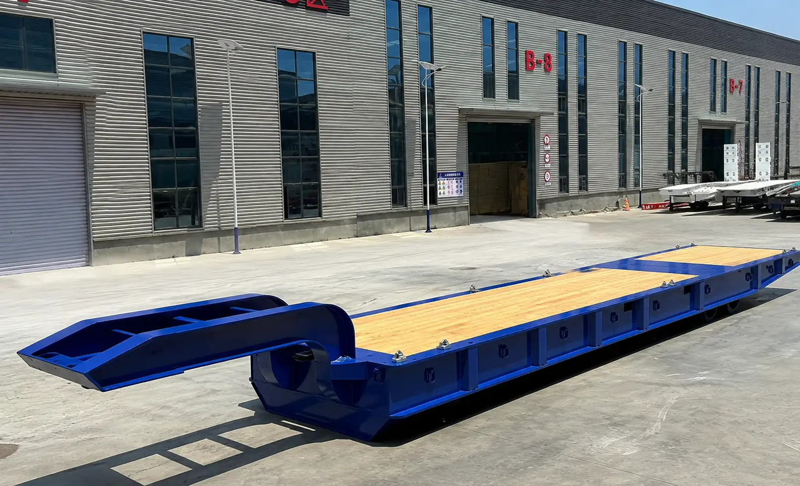 Timber deck inserts on a hydraulic folding gooseneck lowbed trailer
