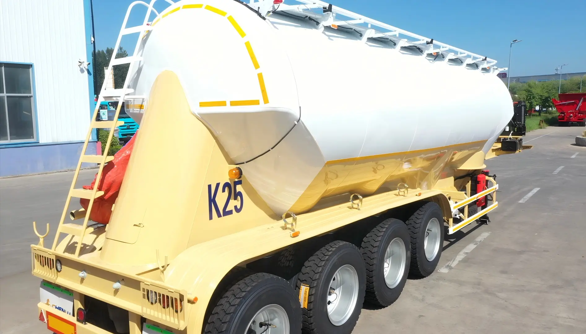 Powder tanker power unit and compressor