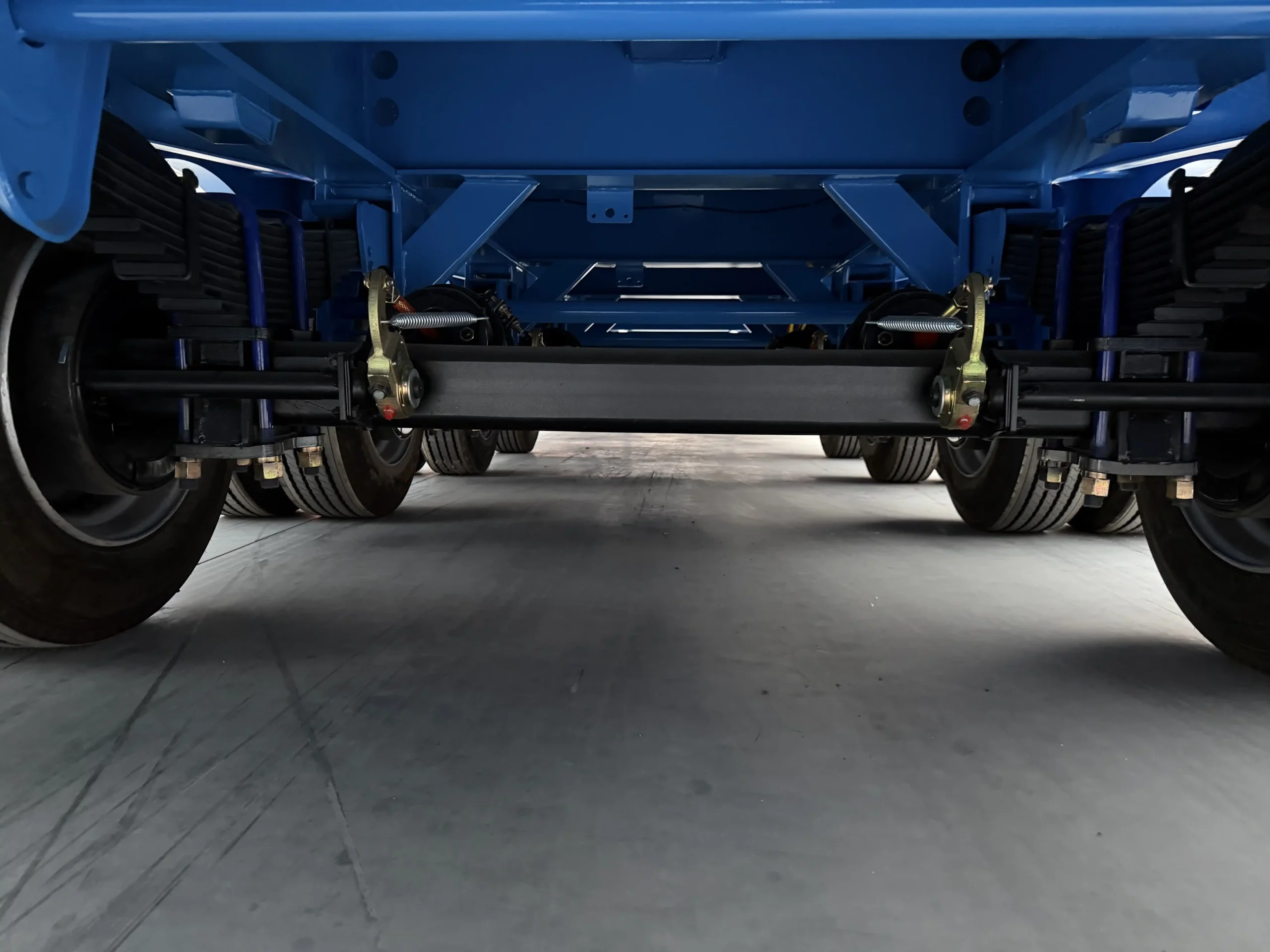 Mechanical leaf spring suspension under an 80 ton four axle lowbed trailer